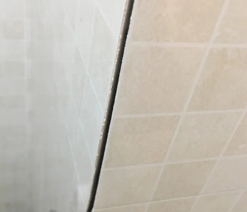 石鼓瓷砖空鼓维修公司分享阳台瓷砖脱落的修复过程可以分为以下几个步骤